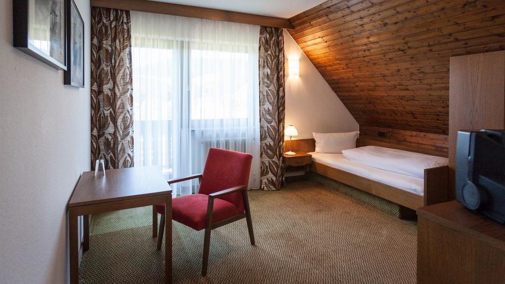 Gasthaus Zum Hirsch Gutach Room photo