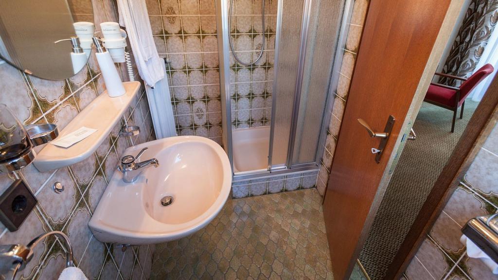 Gasthaus Zum Hirsch Gutach Room photo