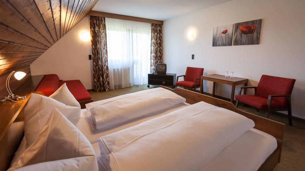 Gasthaus Zum Hirsch Gutach Room photo