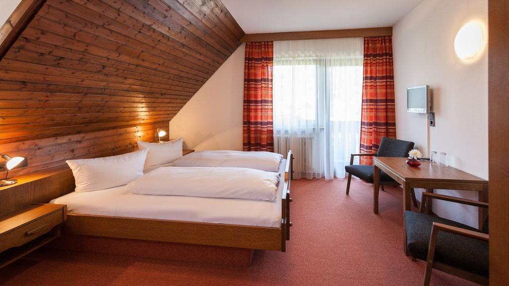 Gasthaus Zum Hirsch Gutach Room photo